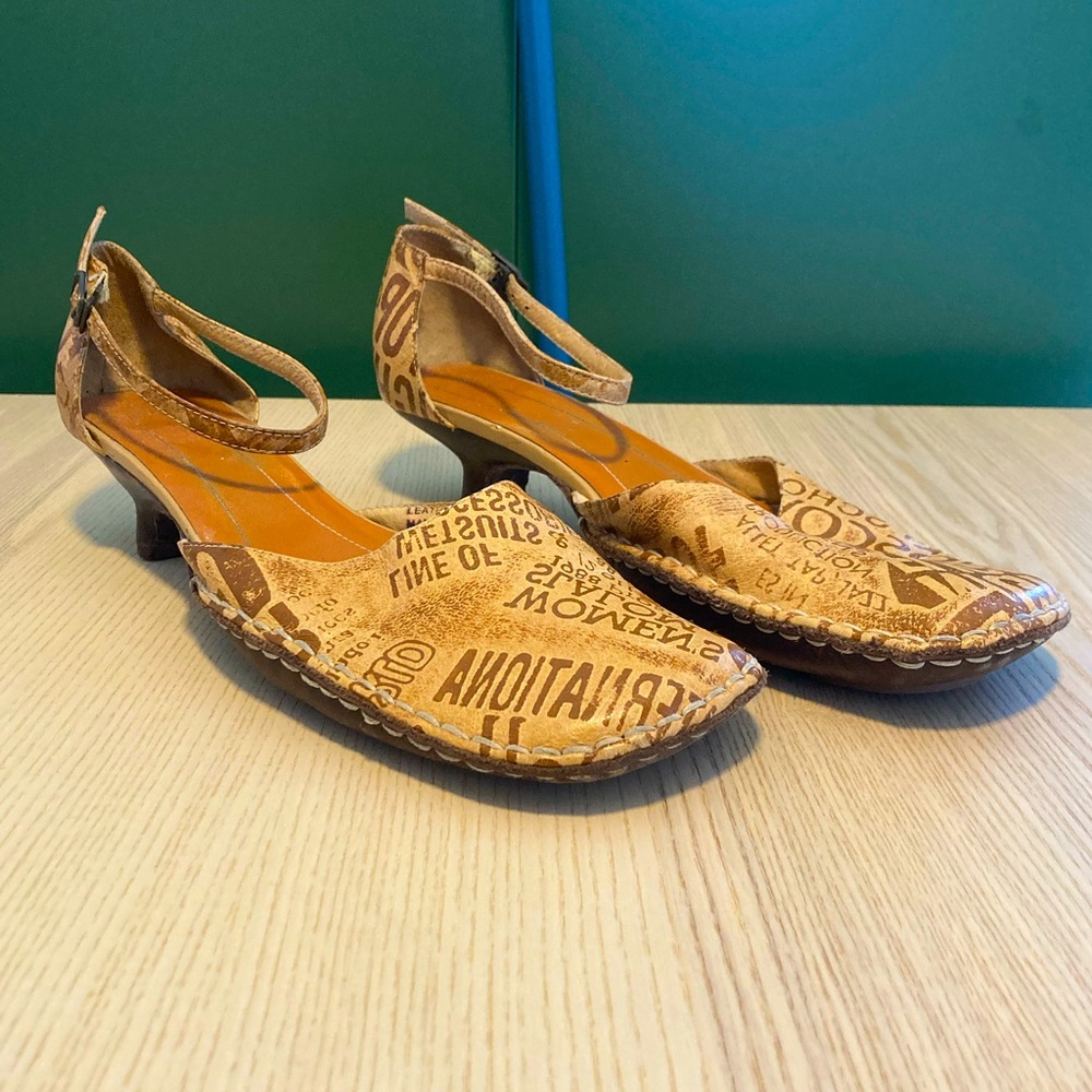 Miz Mooz Gold Tan Kitten Heel Dress Shoe size 8.5